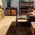 Een kleine woonkamer groter doen lijken