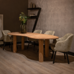 Bruuts-Florencia-Eettafel-UrbanSofa-Evan-Eetkamerfauteuil-Kensington-Desert