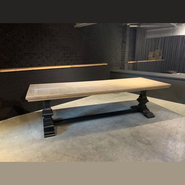 SHOWMODEL Tower Living klooster Eettafel Parma Toscana 280 cm eiken
