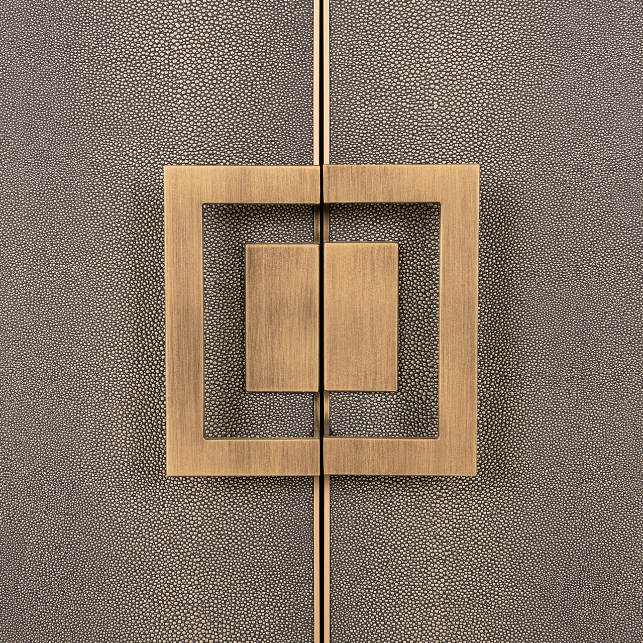 Richmond Interiors Dressoir Bloomville brass shagreen