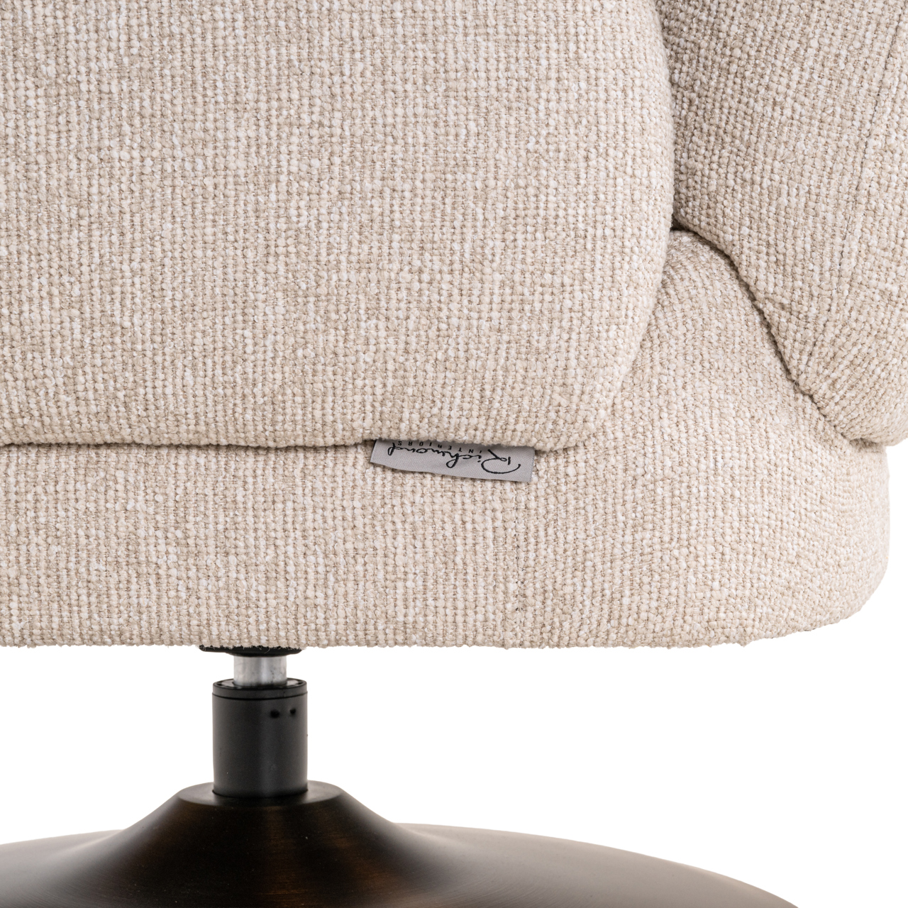Richmond Interiors Lounge stoel Kagney biscotti swivel