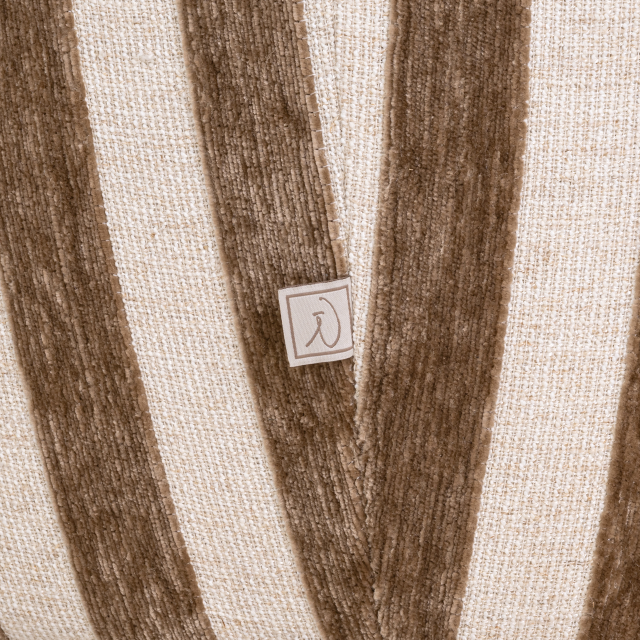 Richmond Interiors Bank Luxandra stripes sand