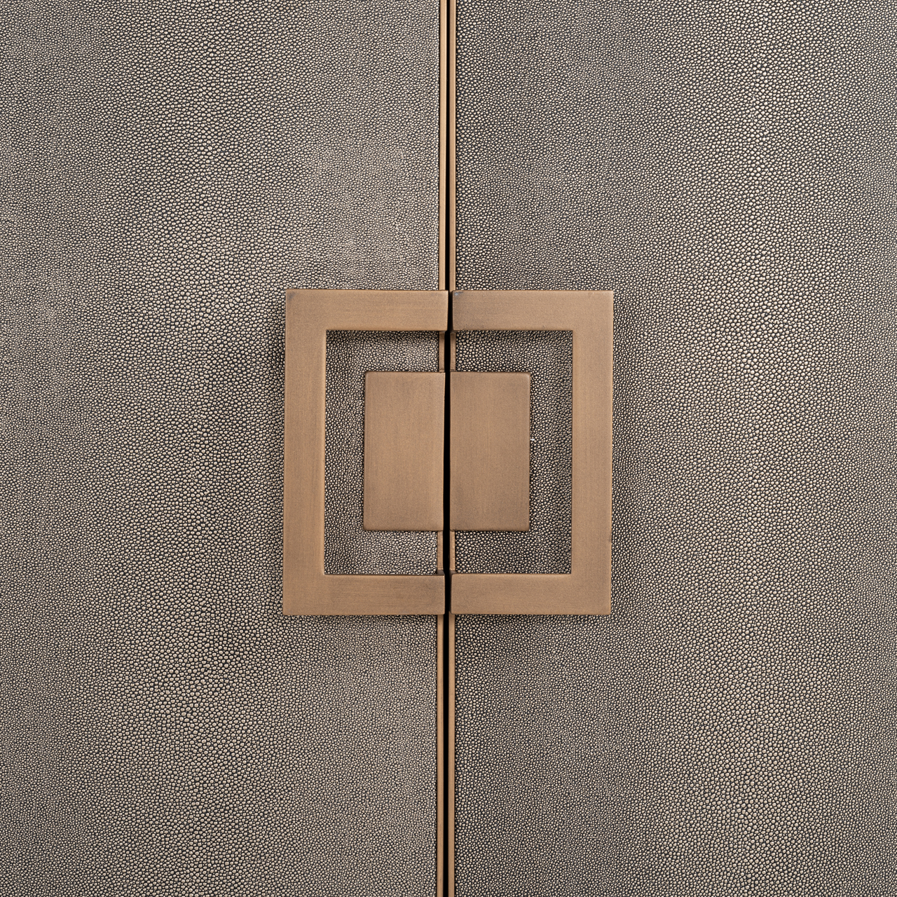 Richmond Interiors Dressoir Bloomville brass shagreen