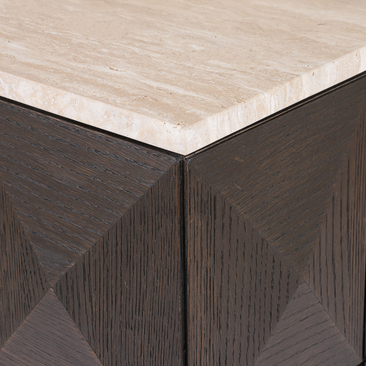 Richmond Interiors Pilaar Claremont brown