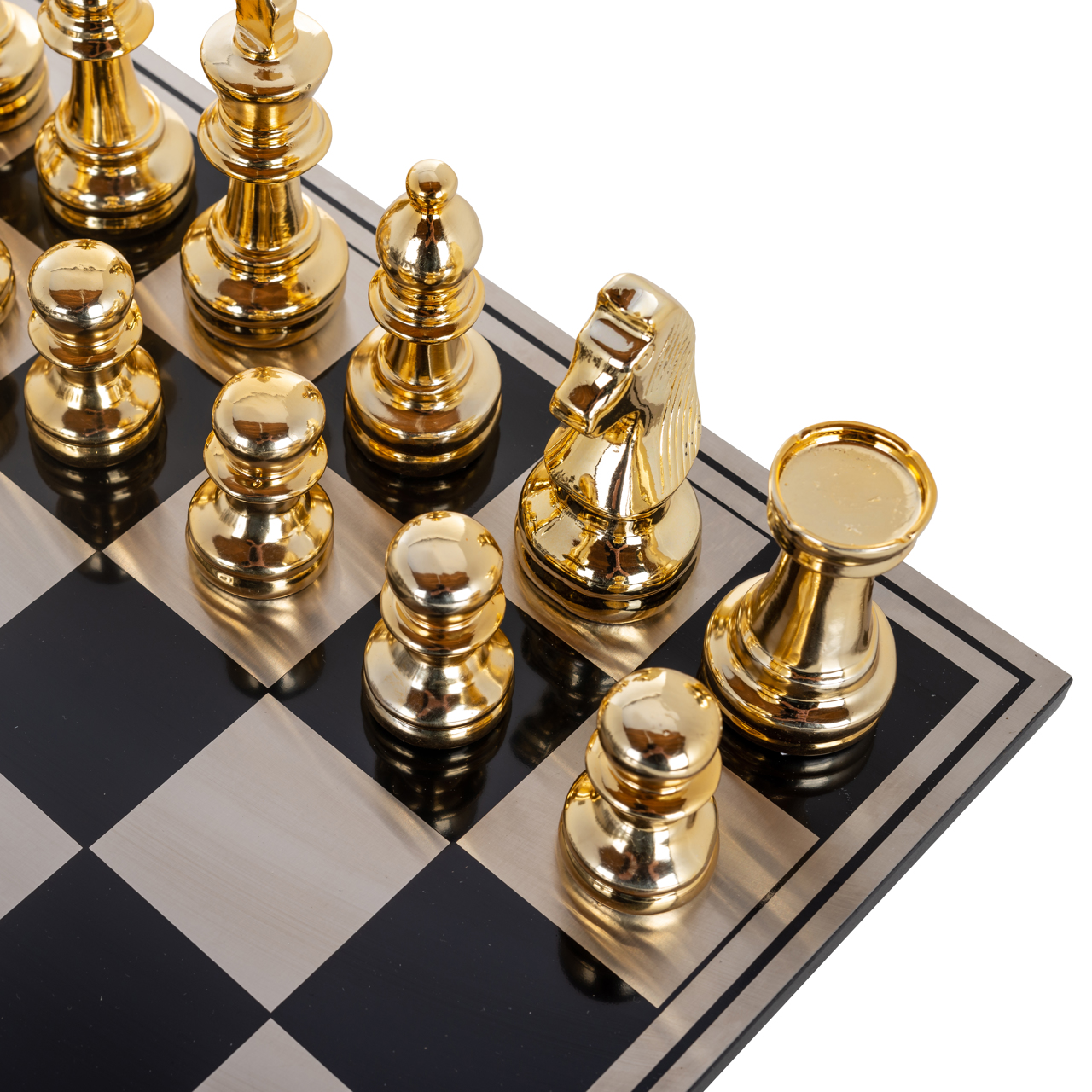 Richmond Interiors Decoratief spel Saray black/gold chessboard