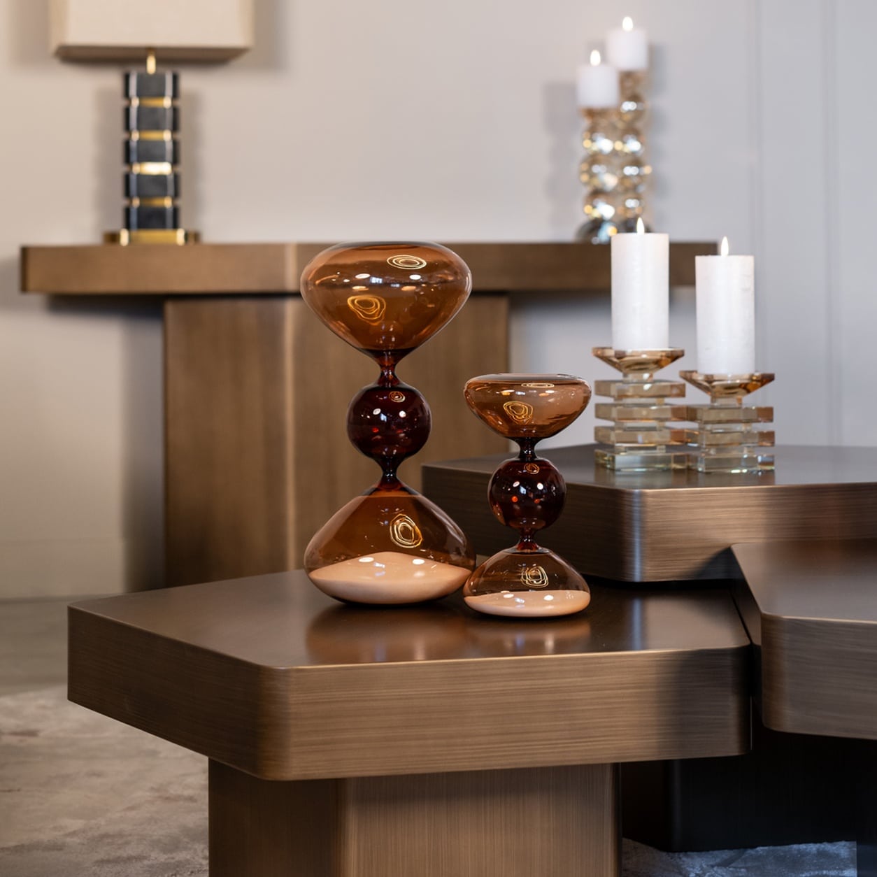 Richmond Interiors Decoratief object Elba brown hourglass small