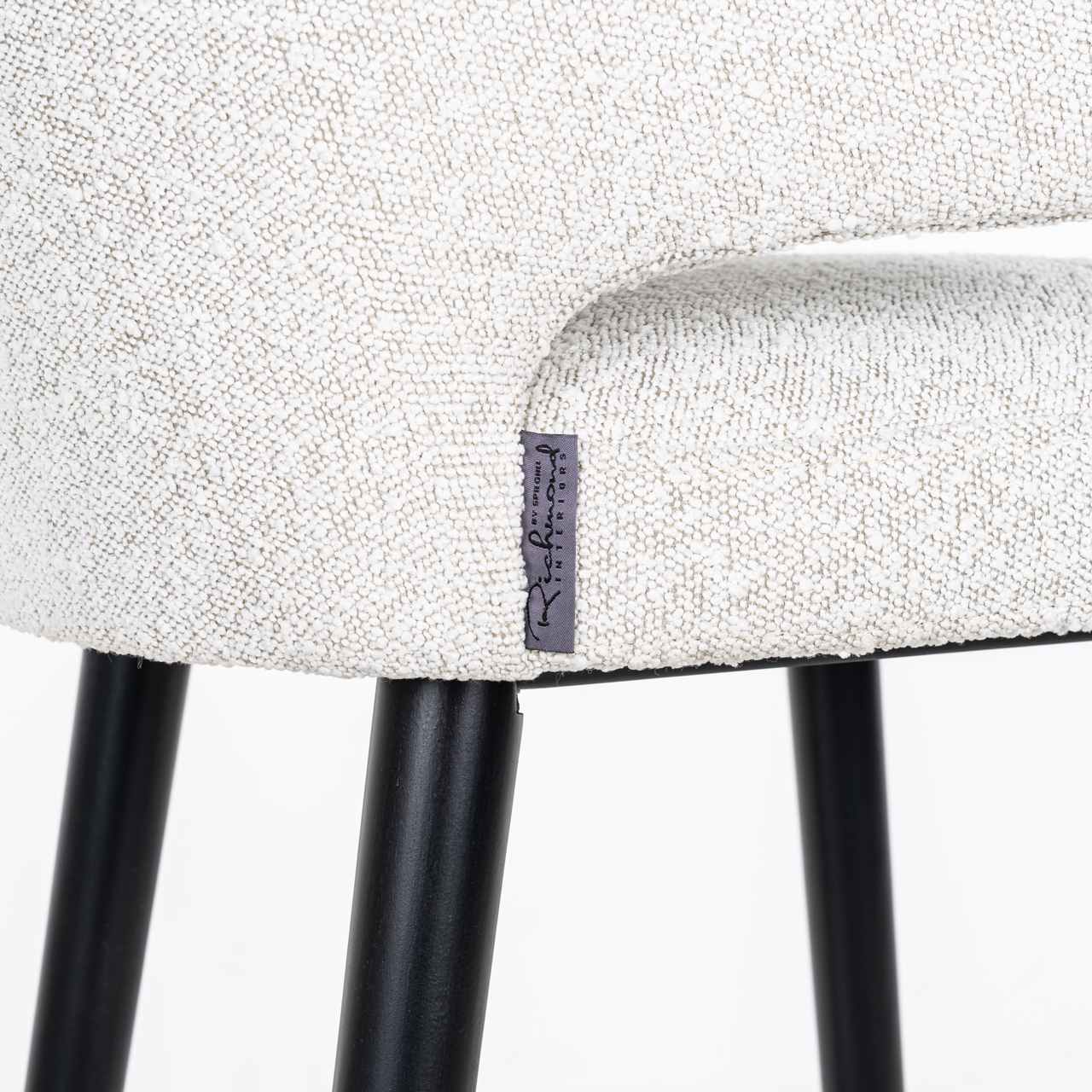 Richmond Interiors Barstoel Indigo white bouclé