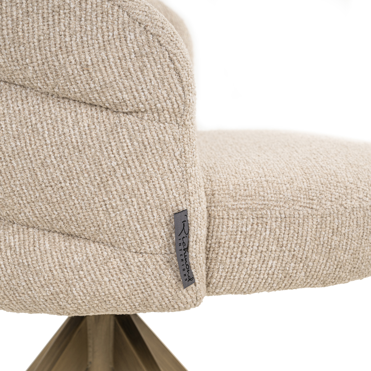 Richmond Interiors Eetkamerstoel Zendaya biscotti swivel fire retardant