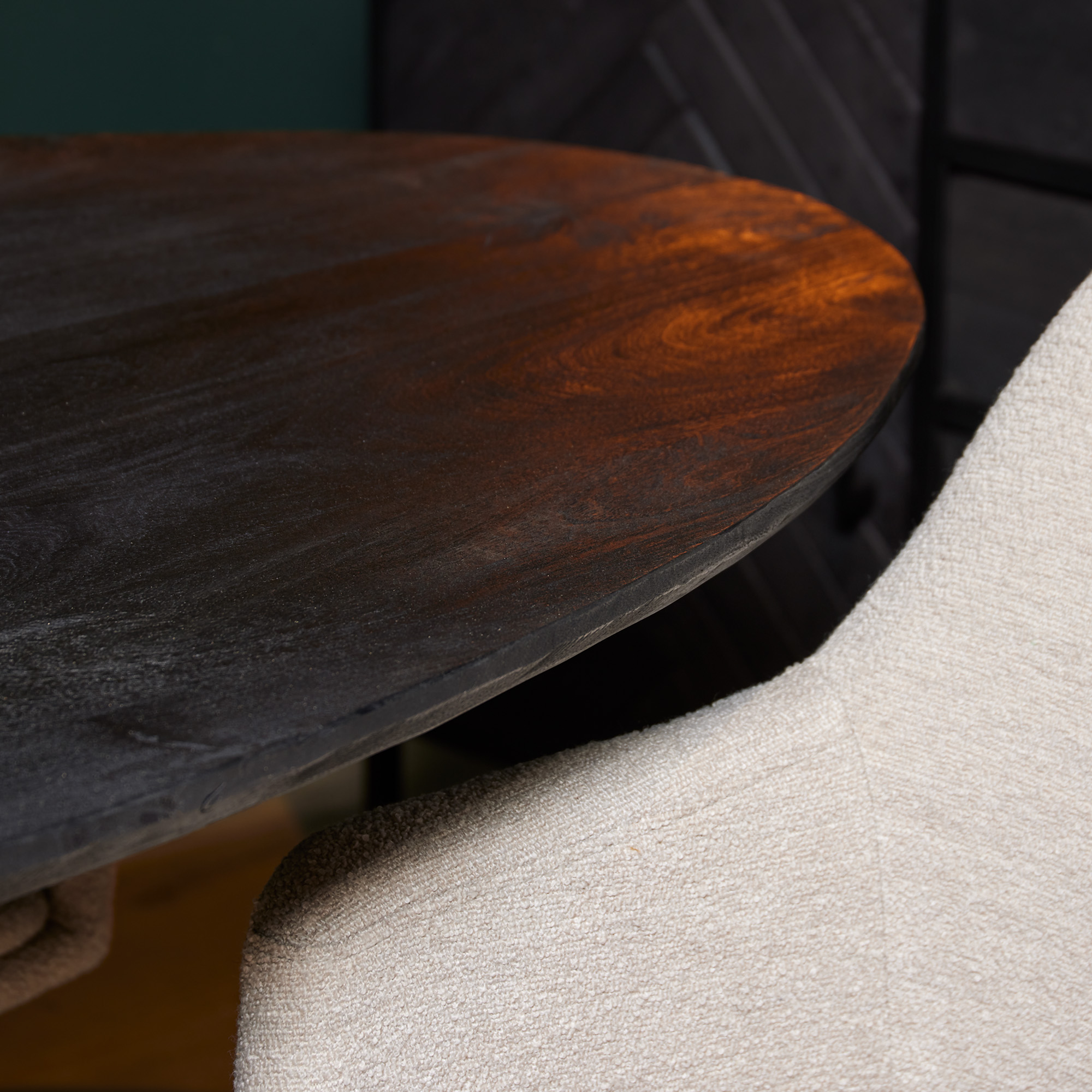 Starfurn Ovale eettafel New York Zwart Mangohout 160 cm