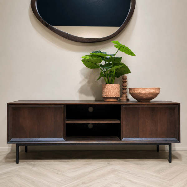 sfeerfoto tv meubel Livingfurn Ravenstein Brown 150cm